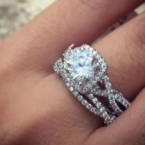 New women's 2pc stunning ring set - Picture 2 of 4